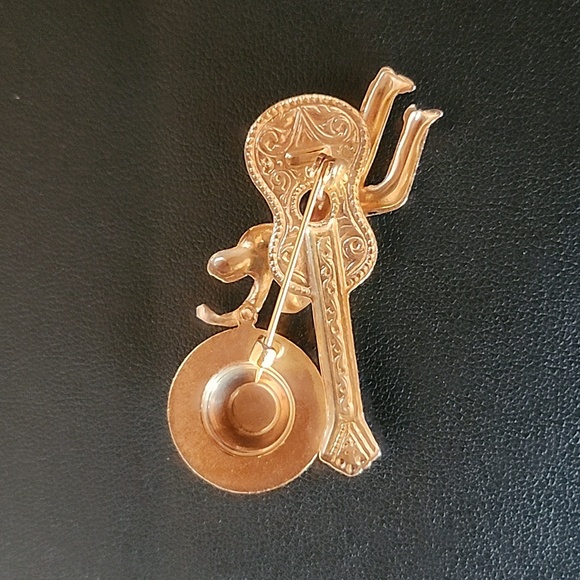 Vintage Gold & Silver Tone Spanish Guitar Player Brooch - Picture 2 of 3
